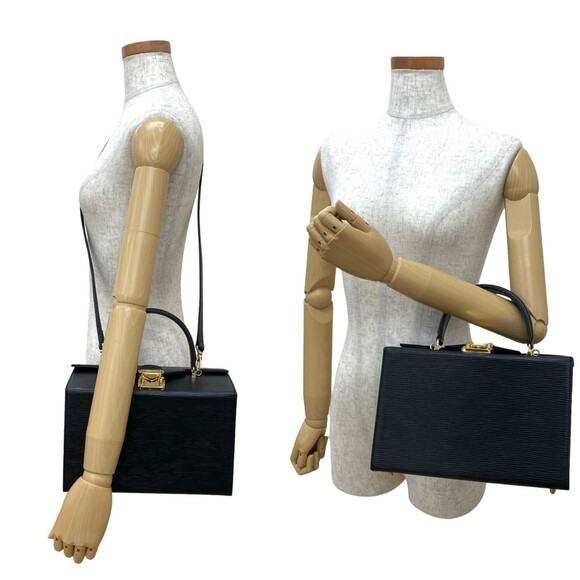 FENDI Black Leather Shoulder Bag - Picture 2 of 10